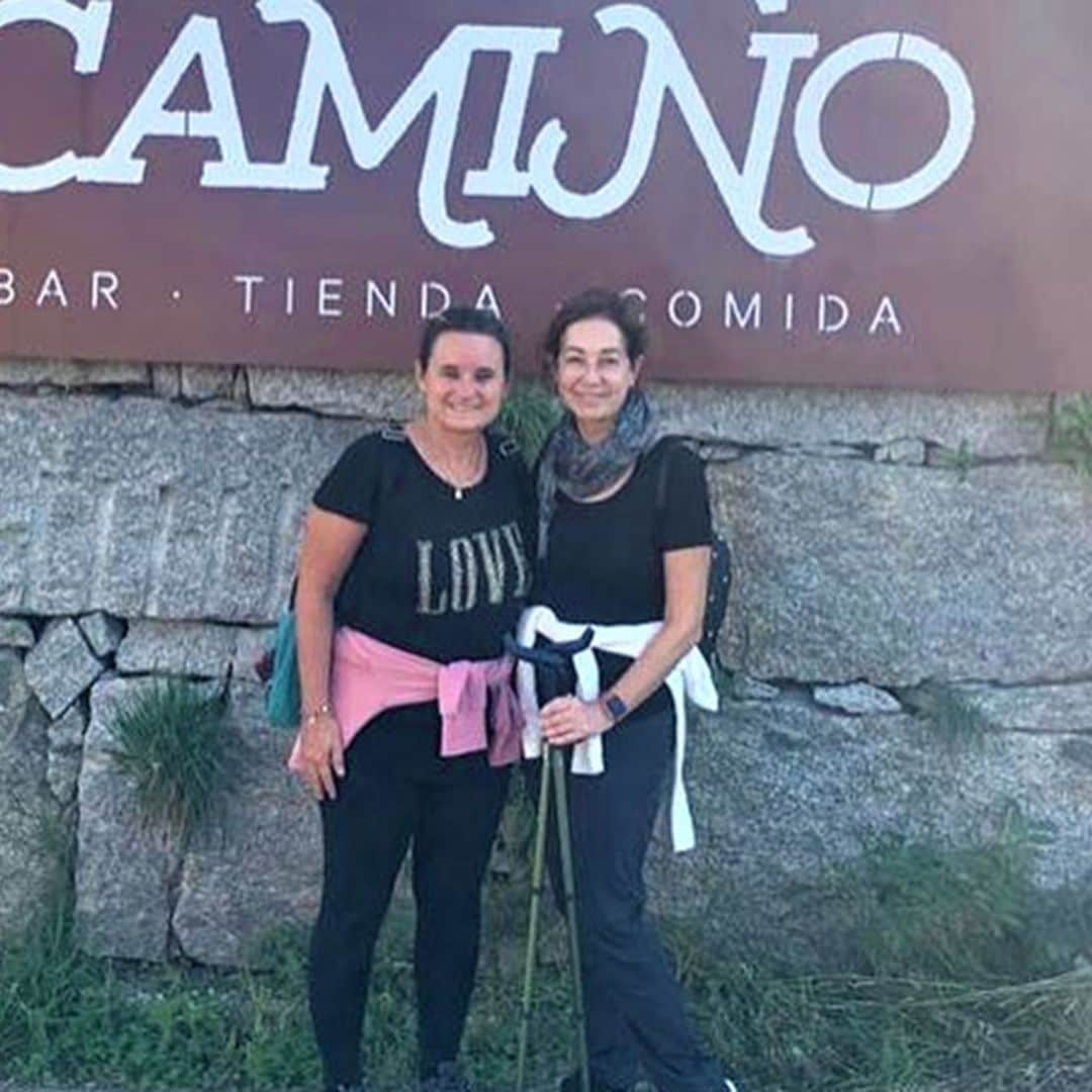 Ana Rosa Quintana cambia el plató por el bastón de peregrina: así ha disfrutado del puente