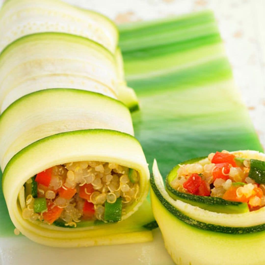 Rollitos veganos de calabacín rellenos de quinoa y verduras