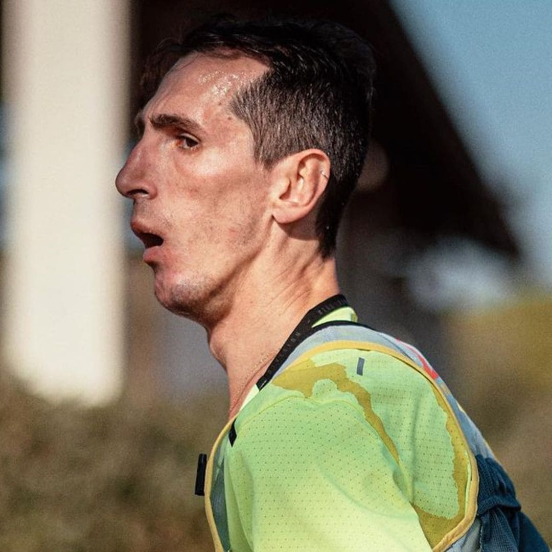 El atleta Alex Roca, con parálisis cerebral, hace historia al cruzar la línea de meta de una maratón