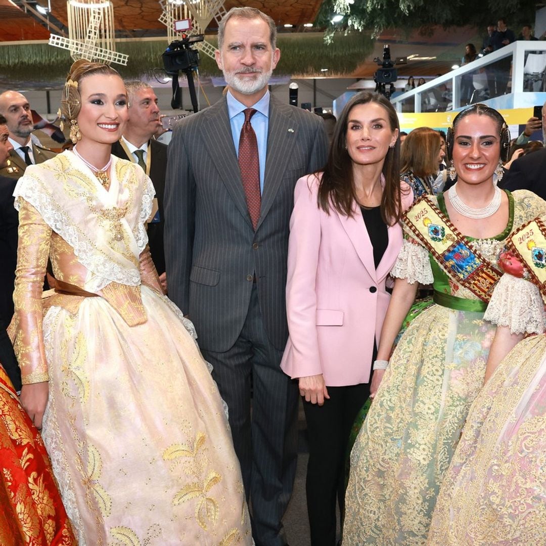 Así ha sido el paso de los Reyes por Fitur: pulsera de la Virgen del Pilar y visita al stand de Valencia