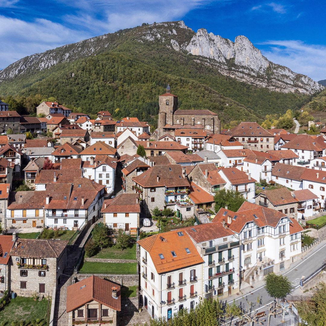 Isaba town, in the Roncal valley, Navarra Pyrenees