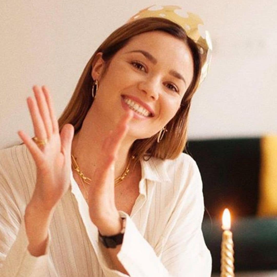 Dafne Fernández sopla las velas en un cumpleaños muy diferente