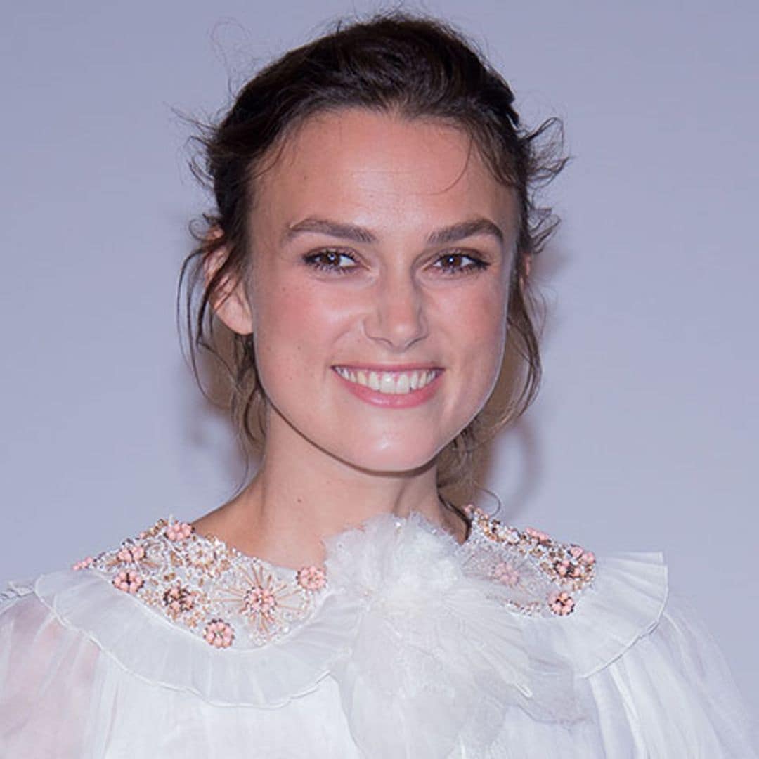 Keira Knightley muestra su gran talento musical para Chanel