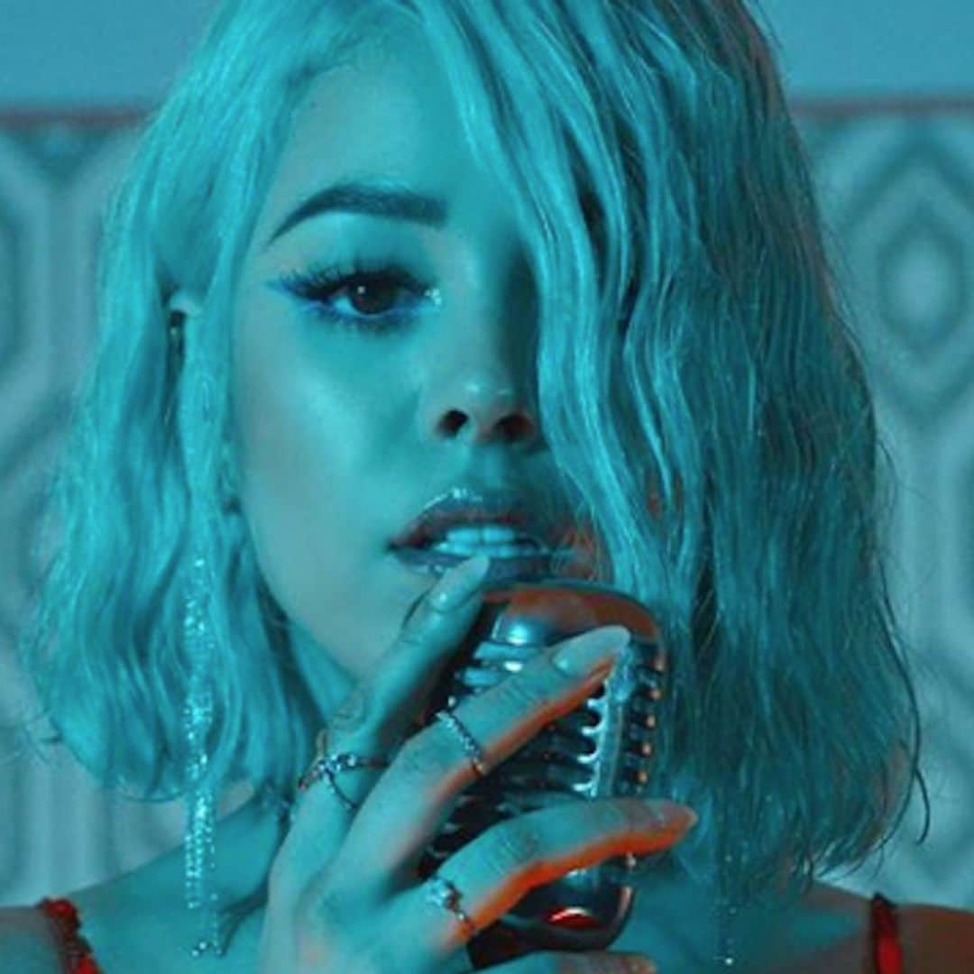 Danna Paola reúne a sus compañeras de 'Élite' en su último videoclip