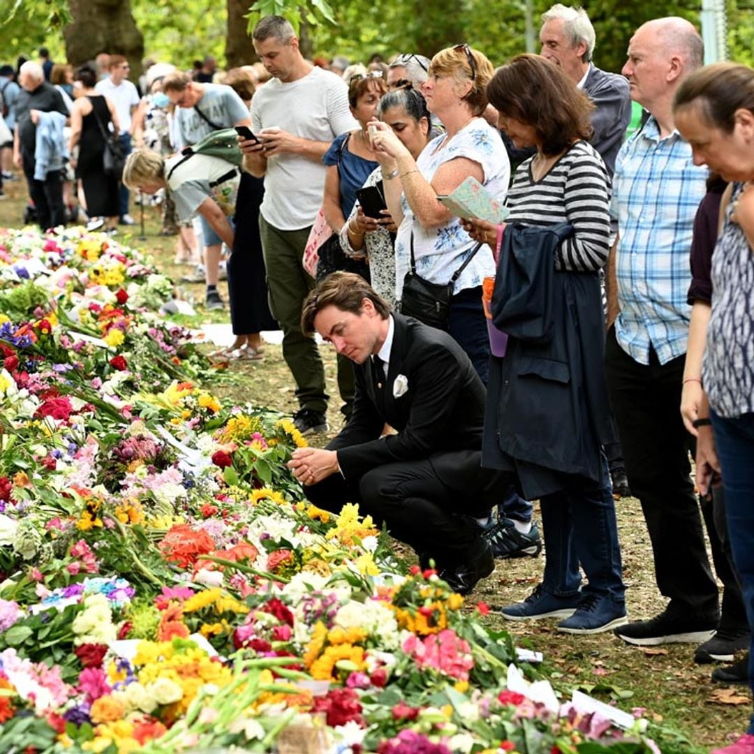 Edoardo Mapelli acude de incógnito a ver los homenajes a Isabel II