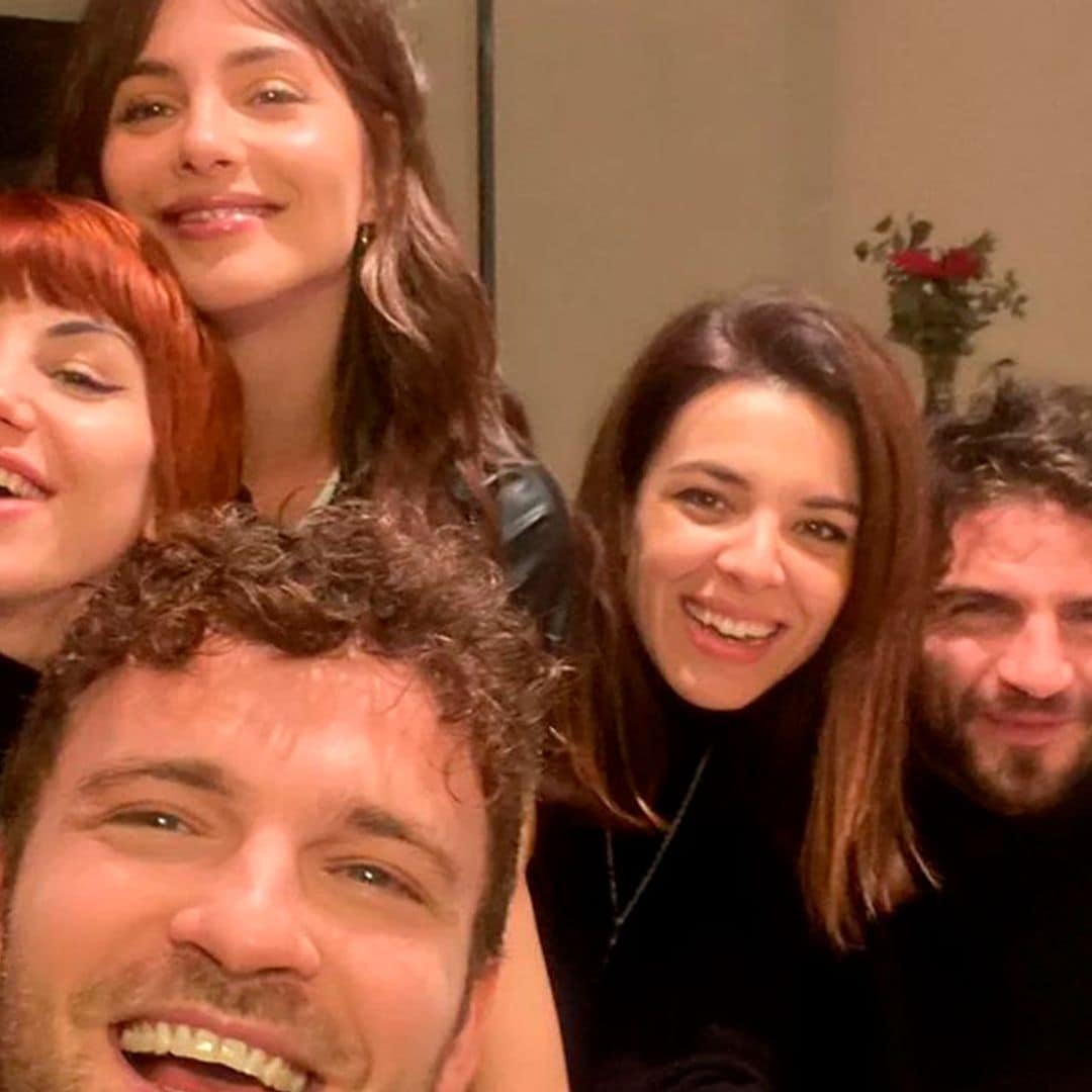 Así ha sido el reencuentro de los actores de 'Física o Química' Maxi Iglesias, Andrea Duro y Angy Fernández