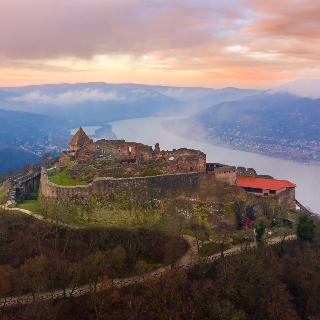 Castillo de Visegrad asomado al Danubio, Hungría 