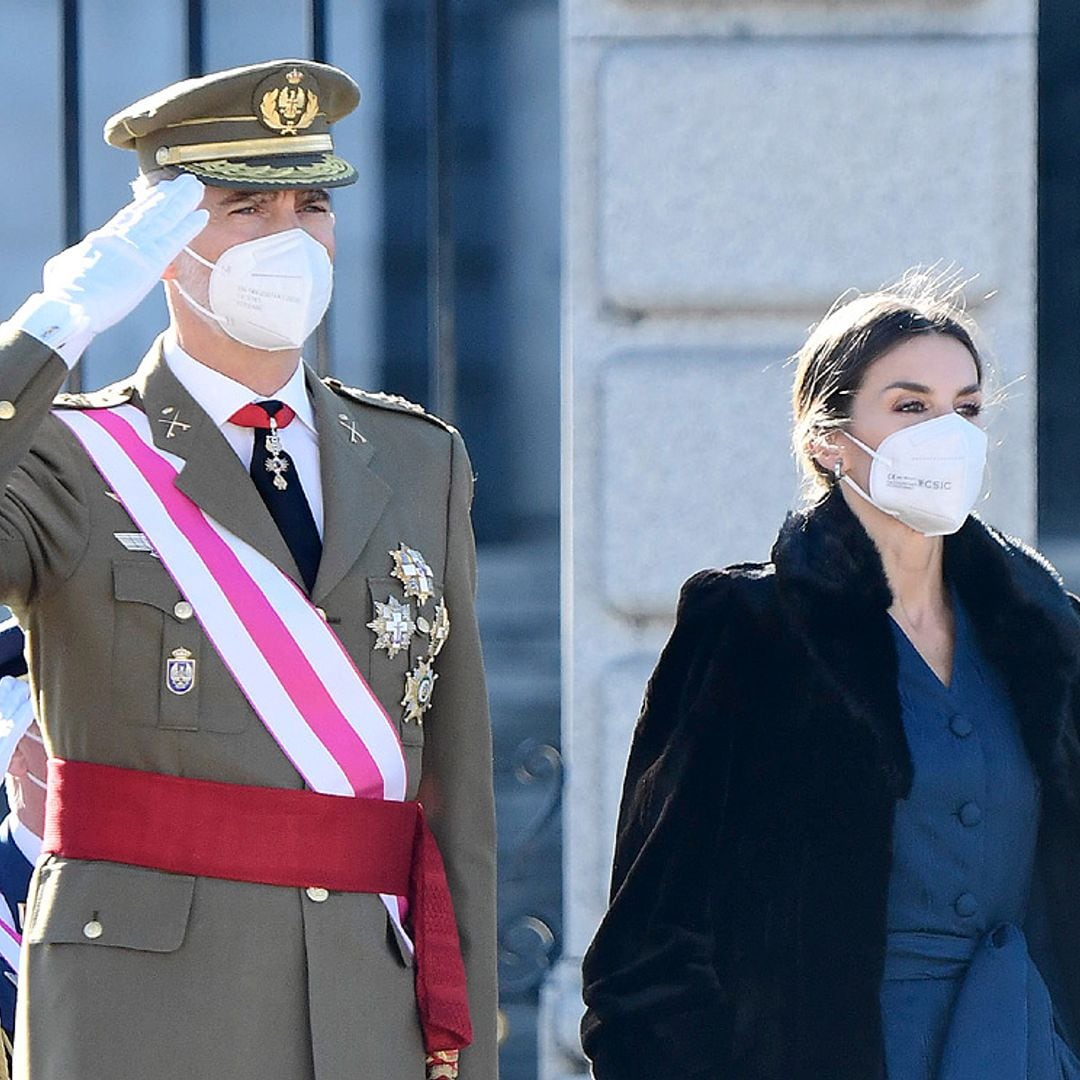 El Rey, junto a doña Letizia, recuerda a las víctimas de la pandemia en la Pascua Militar