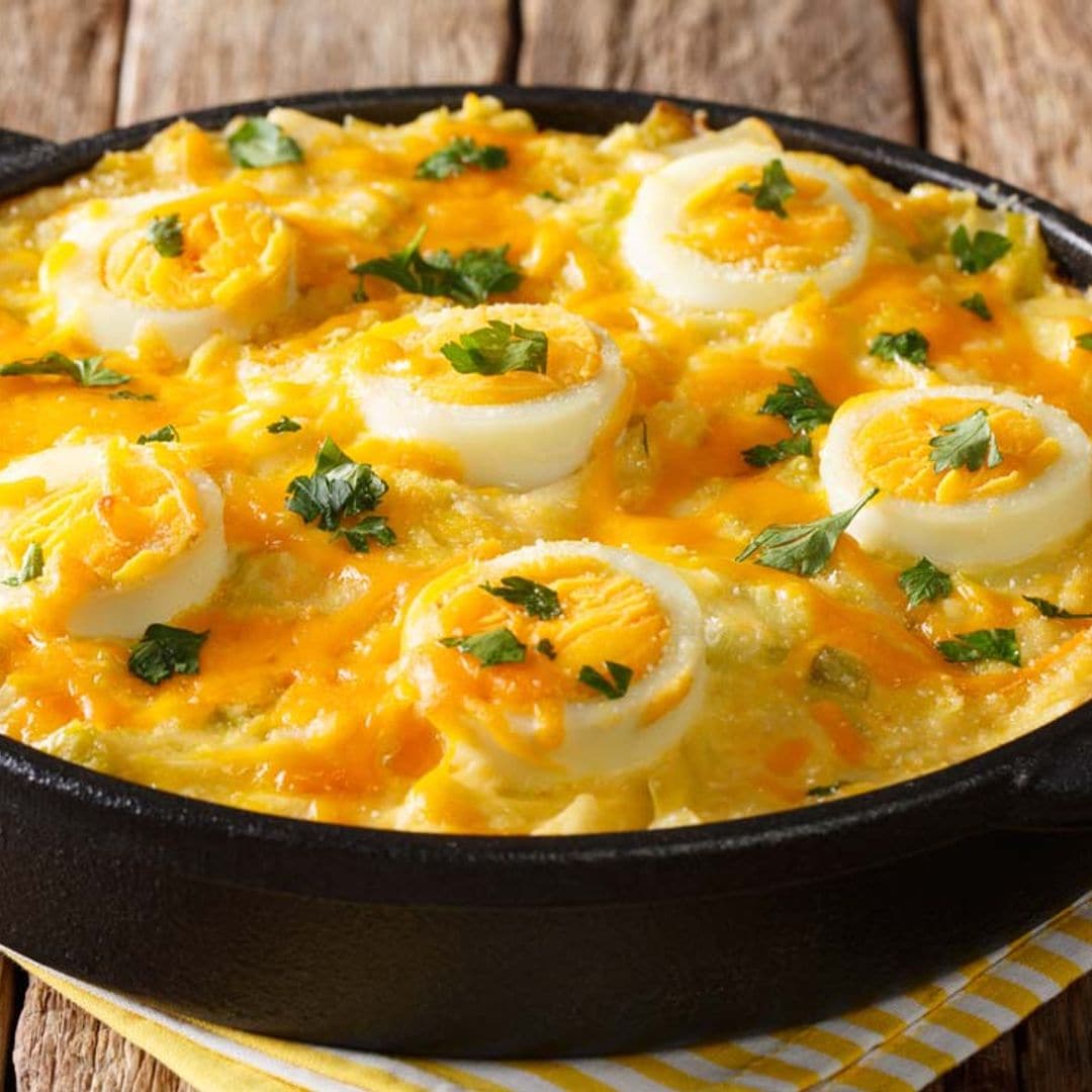 Huevos gratinados con puré de patata y puerros