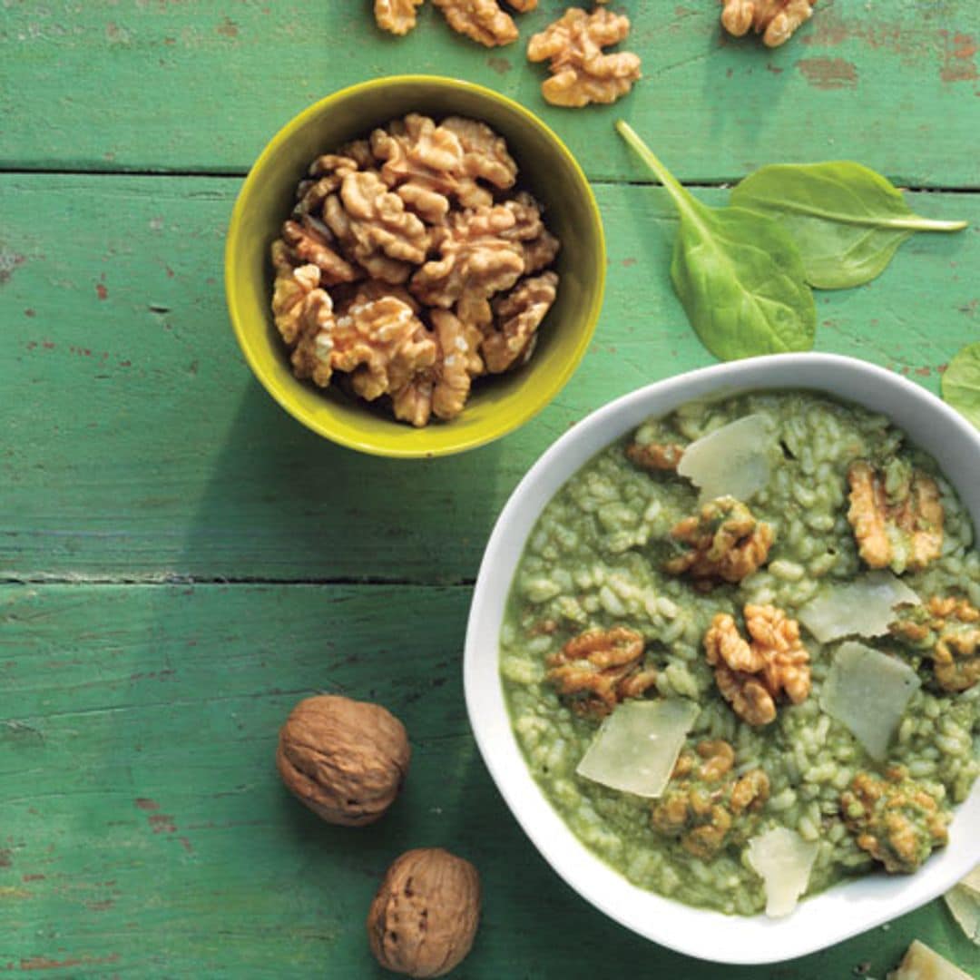 'Risotto' verde de espinacas con nueces y parmesano