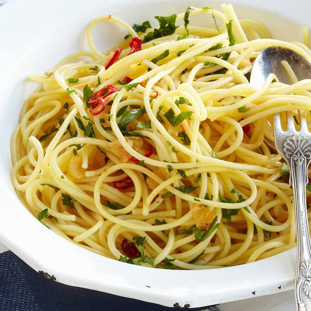 Espaguetis con ajo y aceite o spaghetti aglio e olio