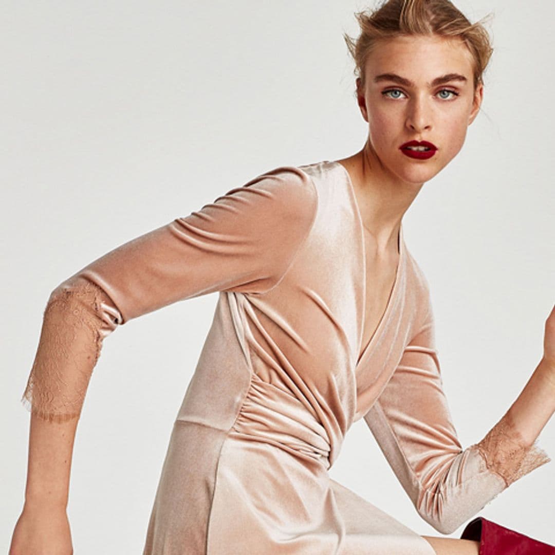 Vestidos Zara de terciopelo para 'looks' de otoño cálidos, suaves y versátiles