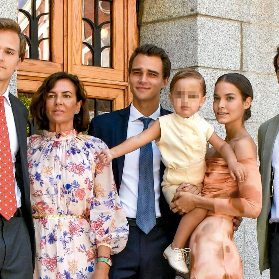 Pepe Barroso Jr. y Gara Arias reúnen a toda la familia en el bautizo de su hijo, Marco