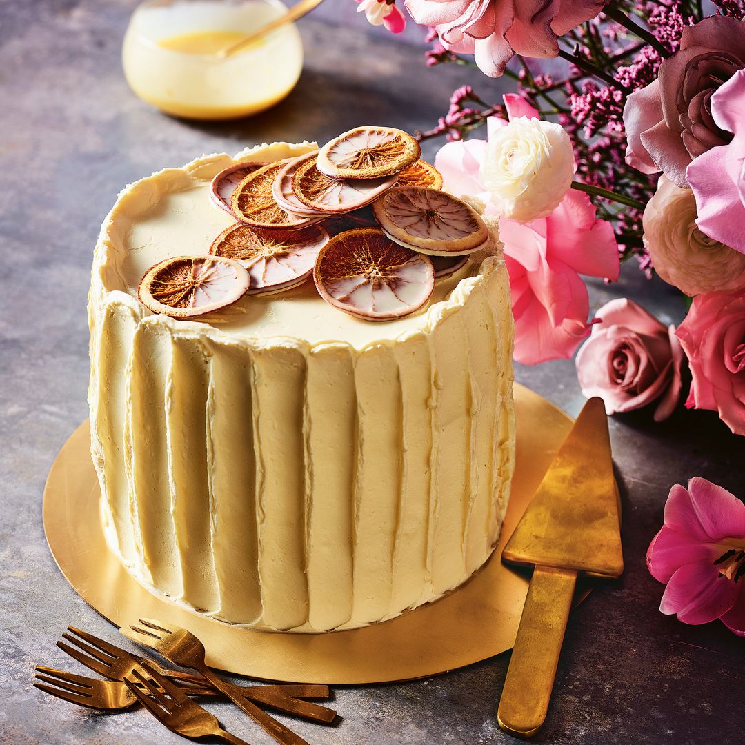 ¿Comida con invitados en casa? Triunfa a la hora del postre con esta tarta espectacular