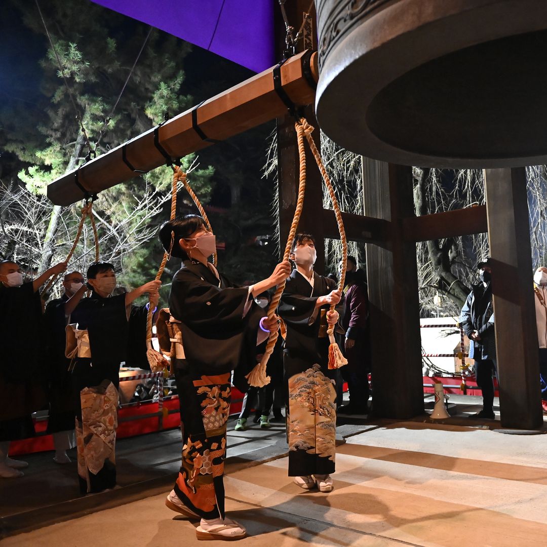 Celebraciones del Año Nuevo en el templo Zojoji de Tokio