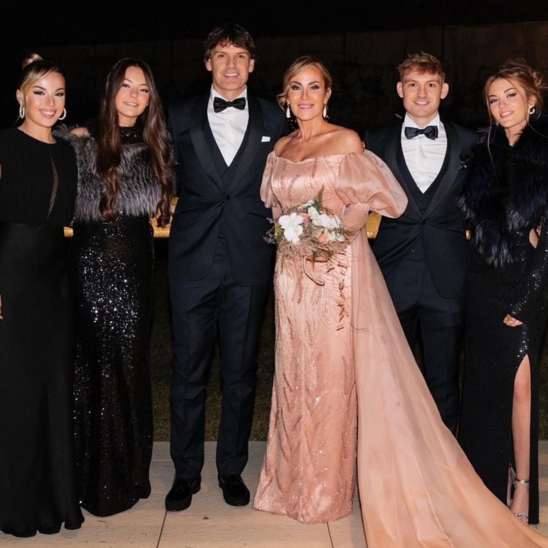 Fernando Morientes y Victoria López celebran sus bodas de plata: las mejores imágenes de la fiesta con sus hijos