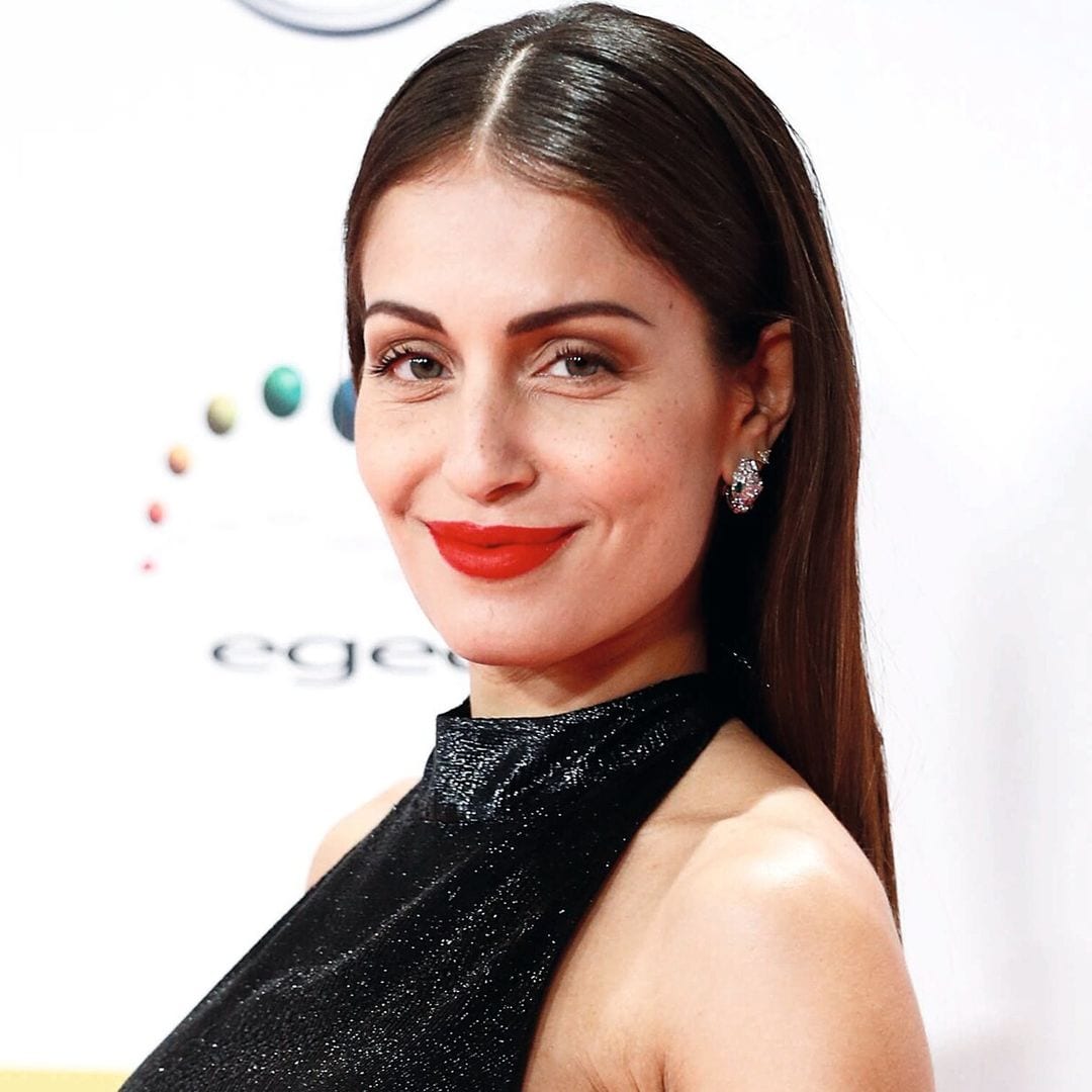 Hiba Abouk se lleva el mayor susto de su vida al vivir un aterrizaje de emergencia