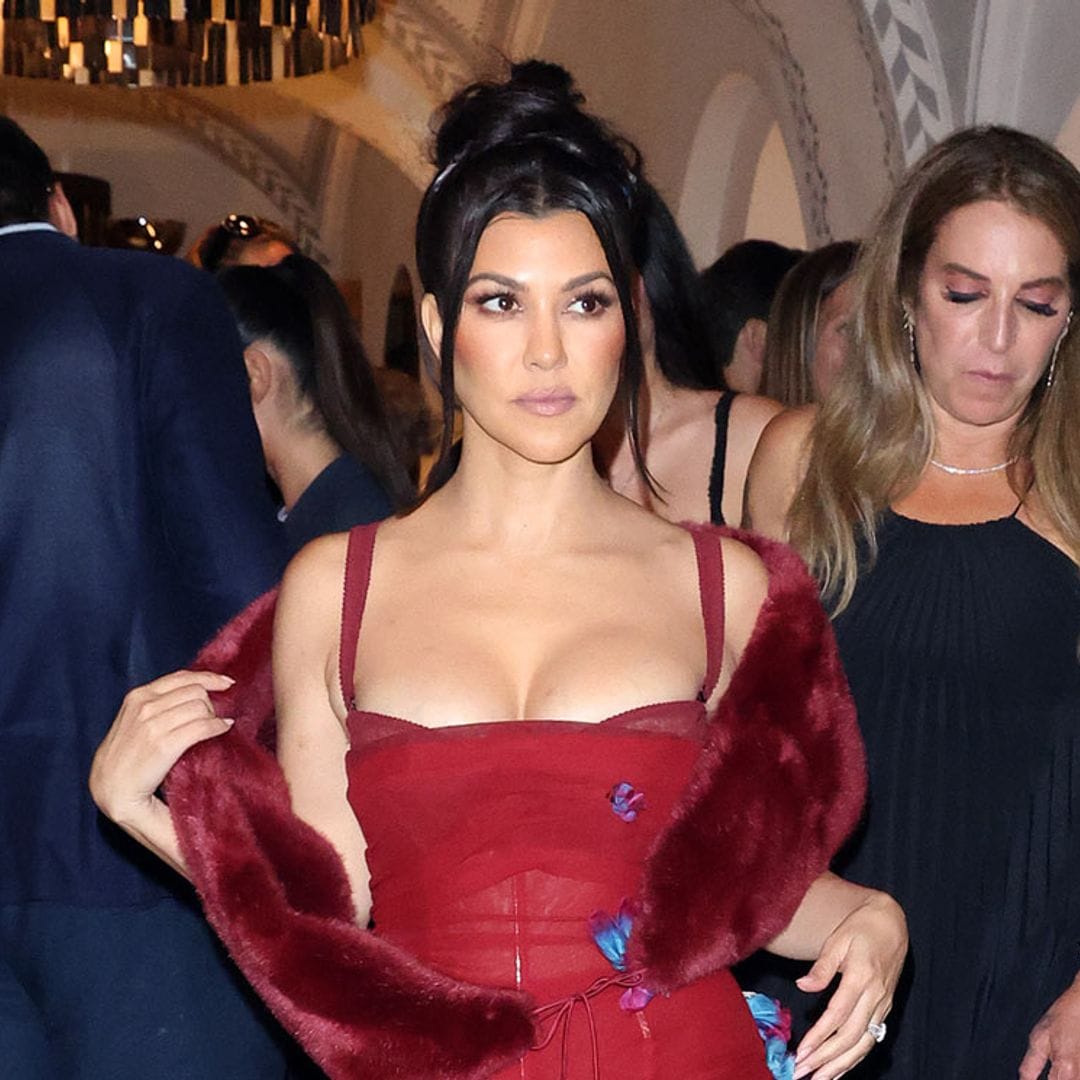 El extravagante vestuario de las Kardashian en la preboda de su hermana Kourtney en Portofino