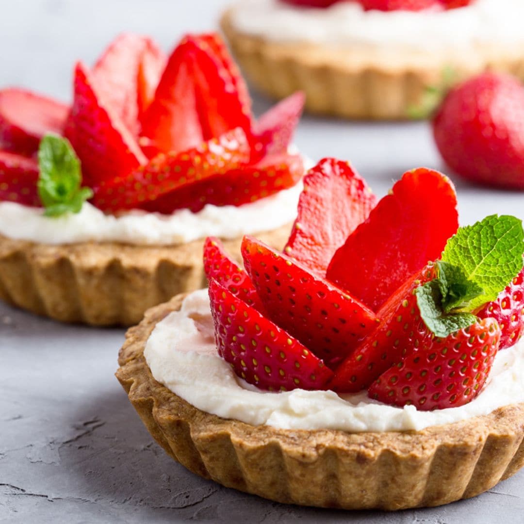 Tartitas de queso cremoso y fresas