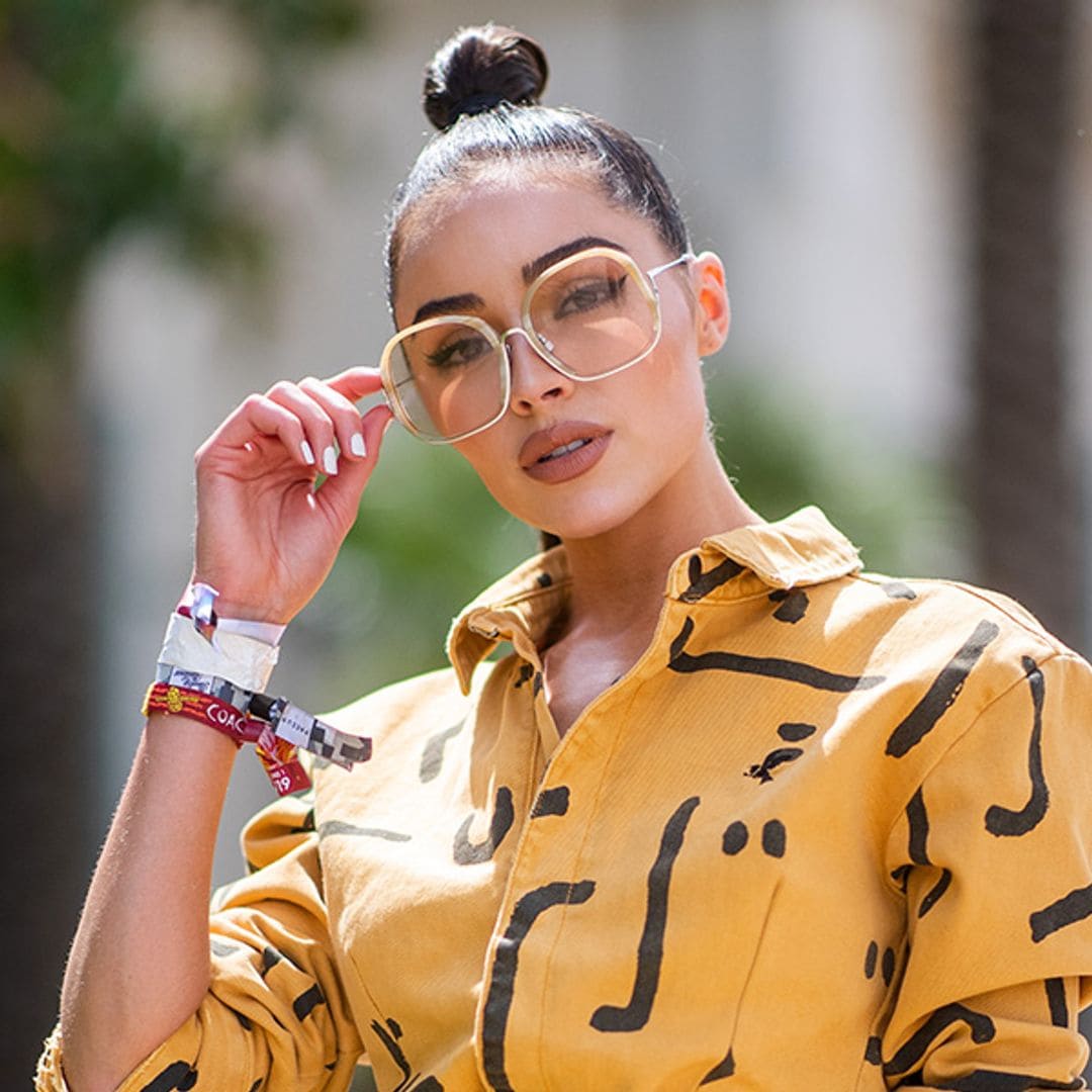 Olivia Culpo reinventa el look safari con el estampado animal más sutil