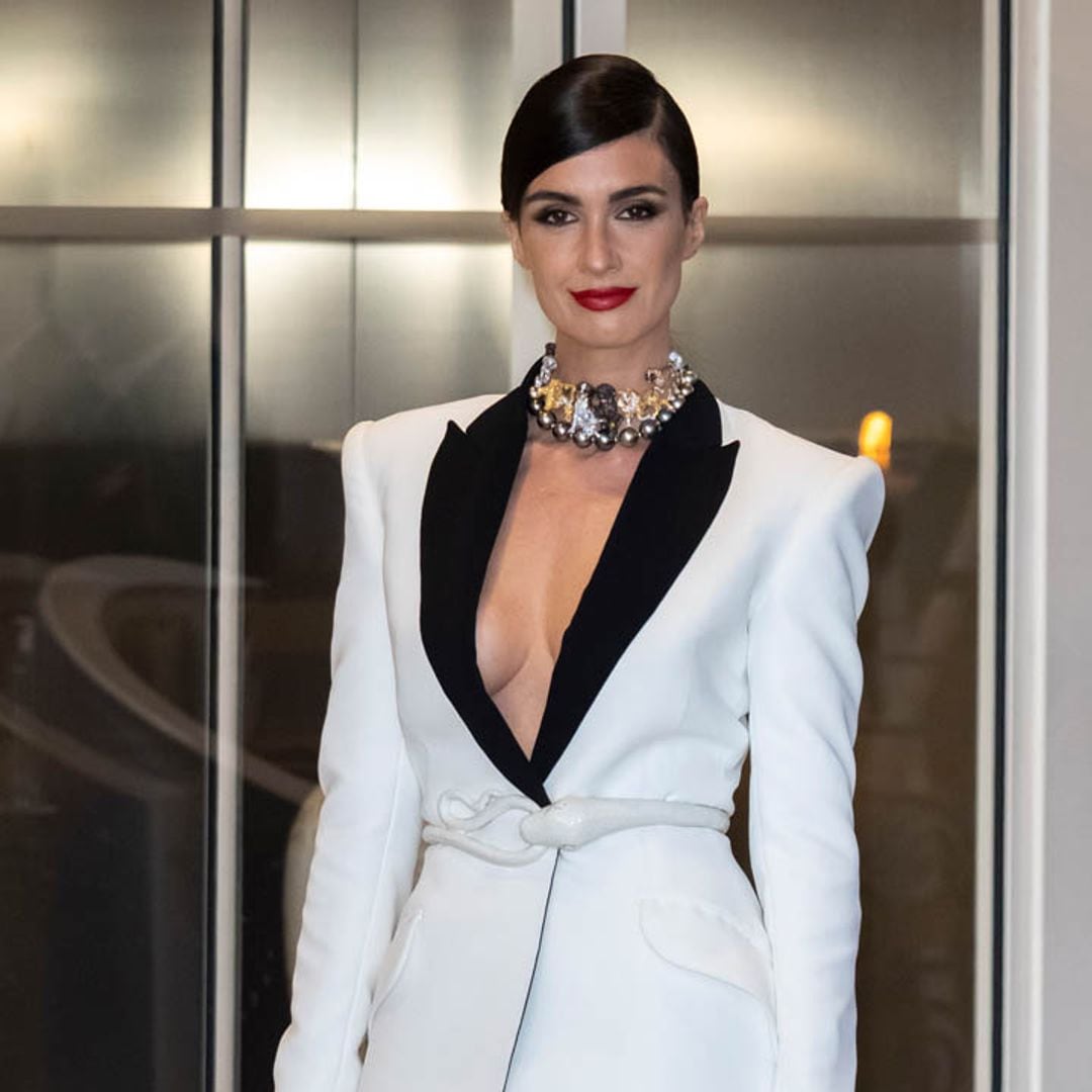 Paz Vega acude a una cena de lujo con el traje bicolor que nunca falla |  ¡HOLA!