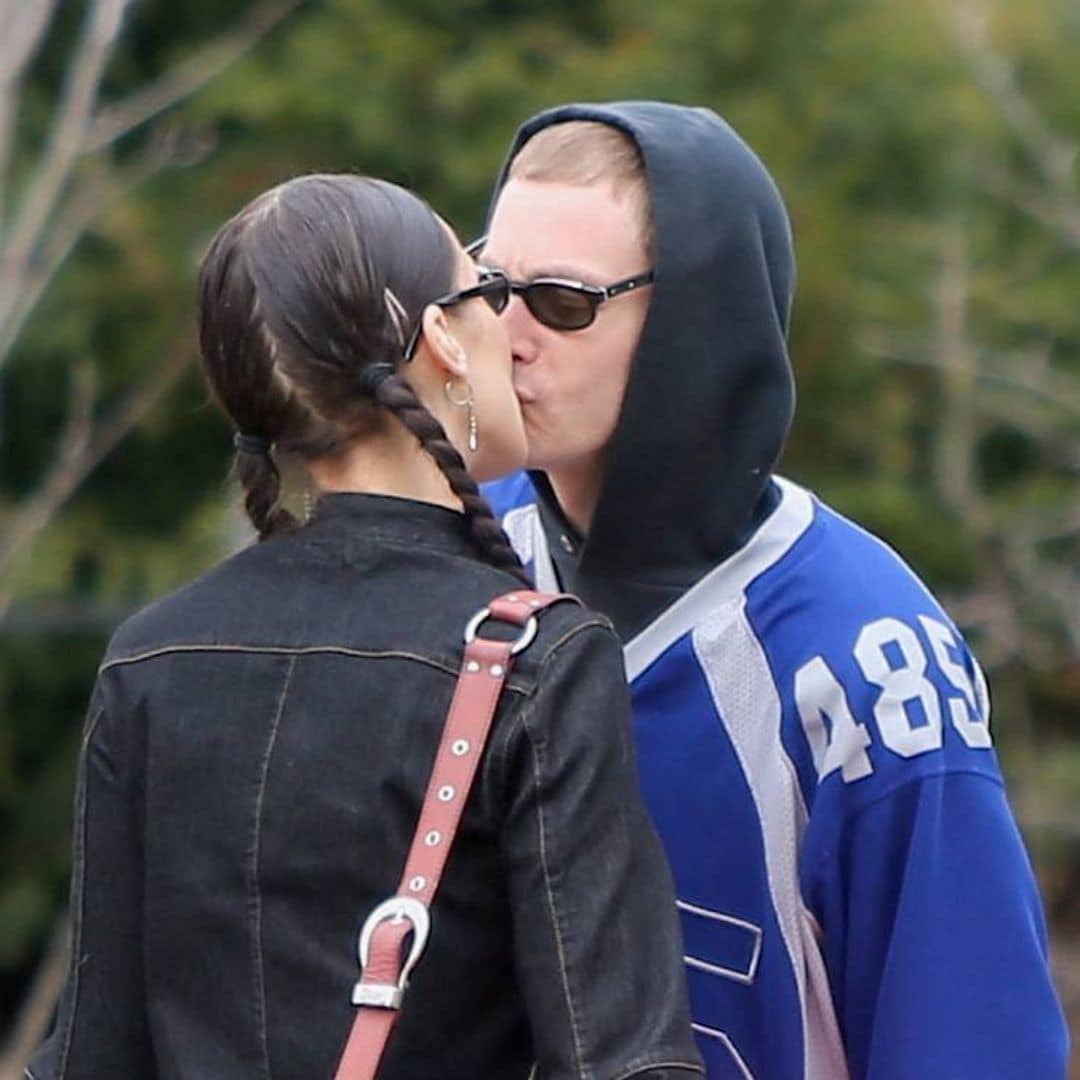 El romántico día (con beso incluido) de Bella Hadid y su novio en el parque