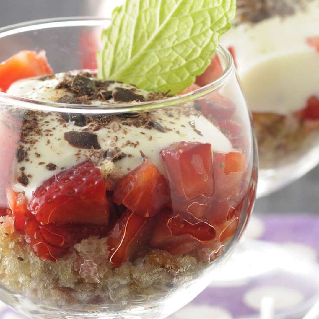 Copa de mascarpone, fresas y yogur