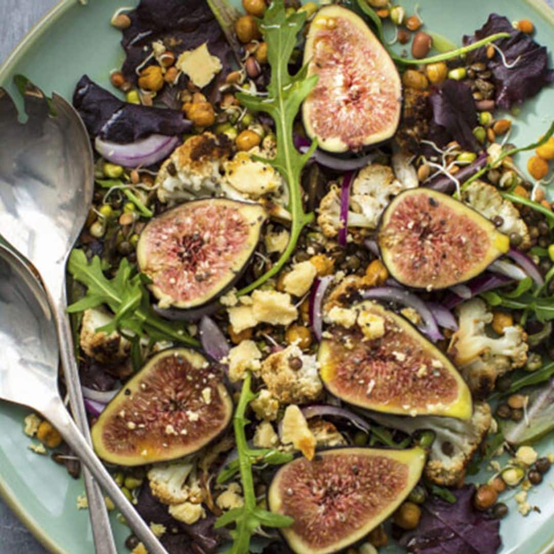 Ensalada de higos con legumbres y coliflor