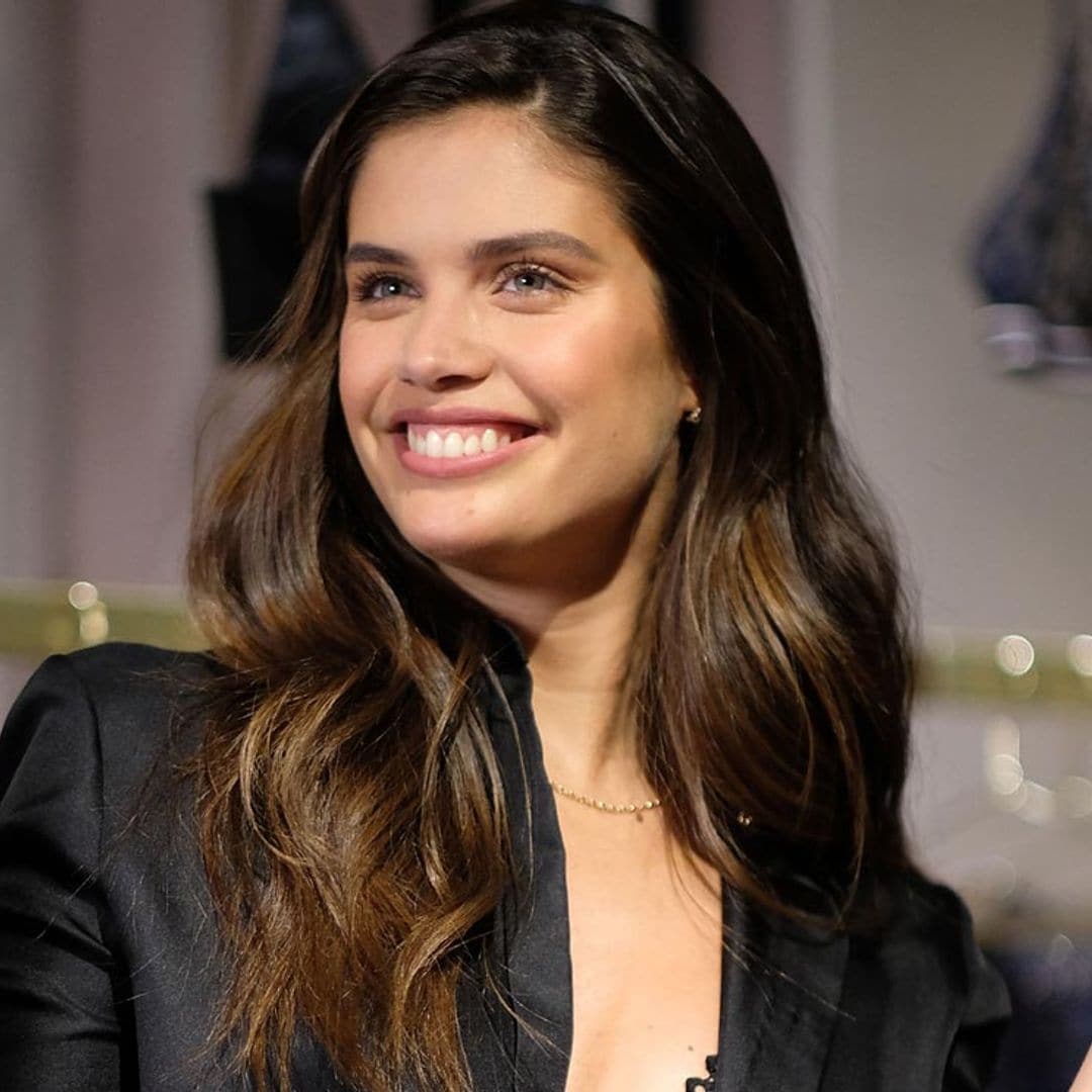 El revelador posado del ángel Sara Sampaio en bikini y sin maquillaje