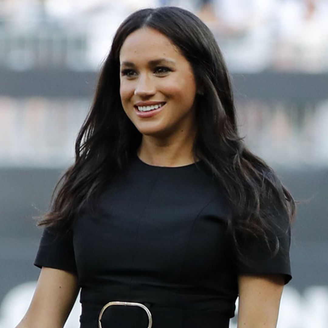 ¡Sorpresa! Meghan Markle reaparece con un minivestido mes y medio después de dar a luz