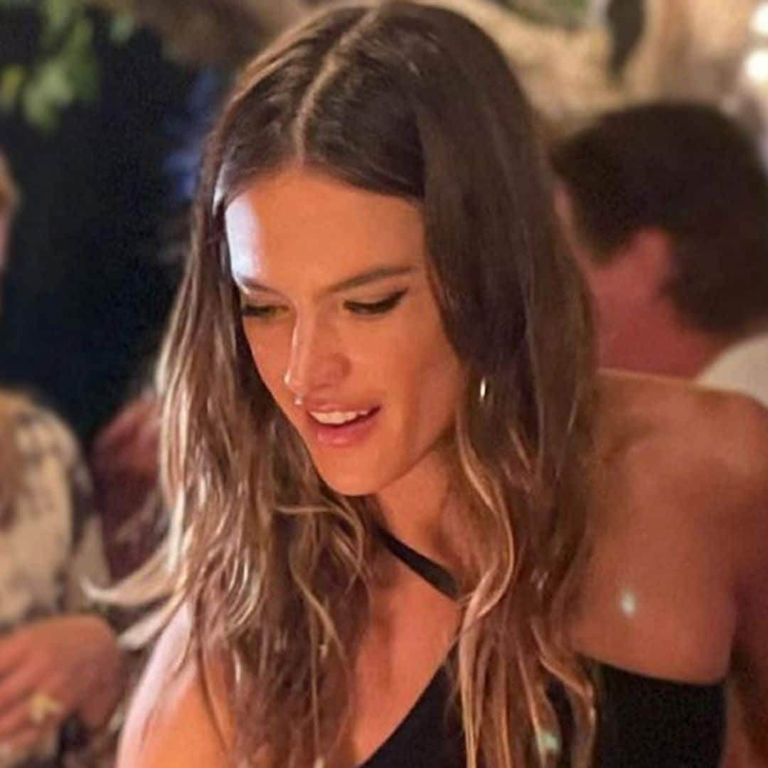 De Venecia a California: Alessandra Ambrosio estrena década con un impactante vestido