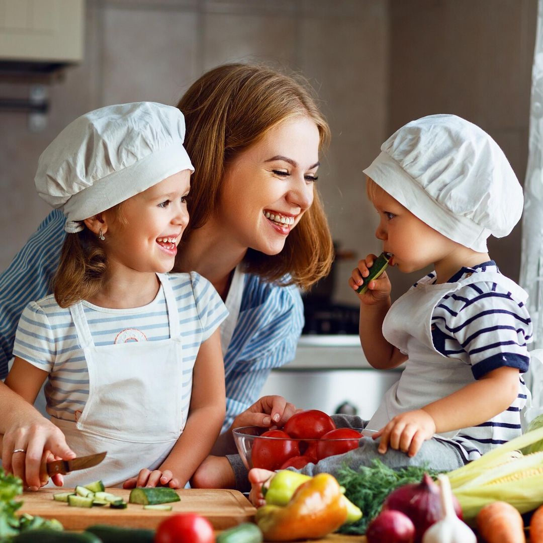 Así debes relacionarte con la comida para dar buen ejemplo a tus hijos