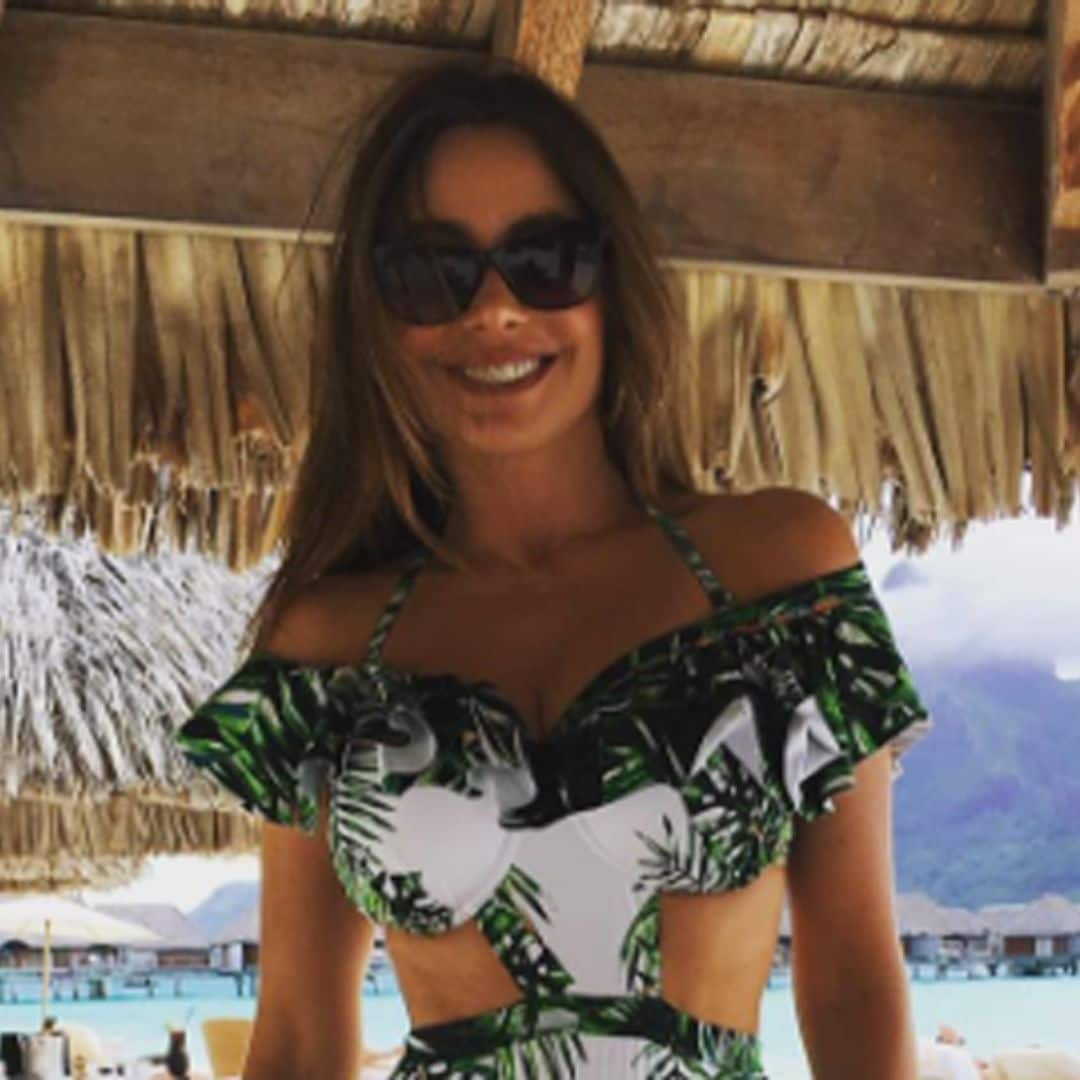 Ocho bañadores con estampado tropical para copiar el sensual estilo de playa de Sofía Vergara