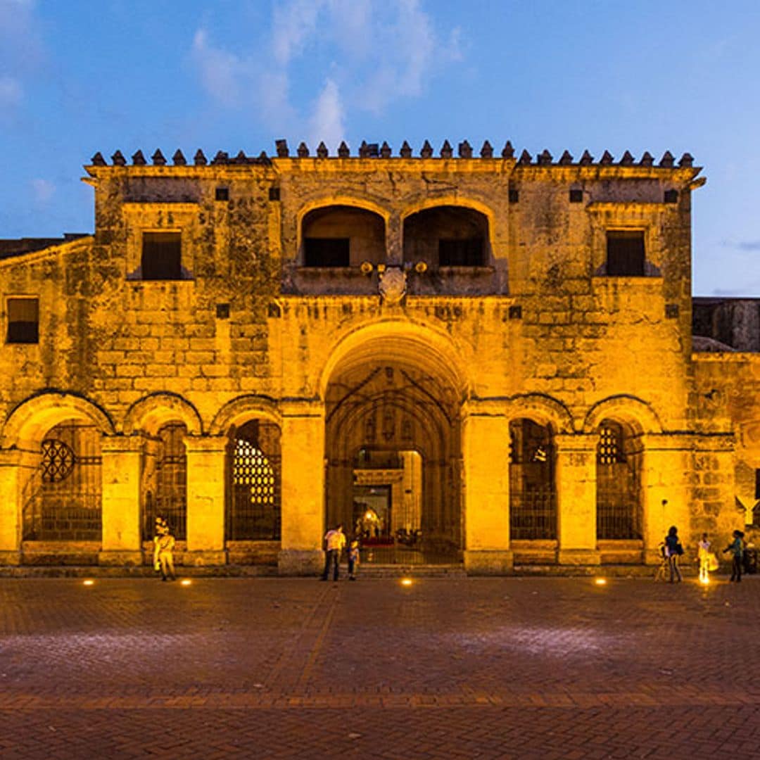 Un paseo por los rincones más bellos de Santo Domingo entre moda, color y ritmo sabrosón