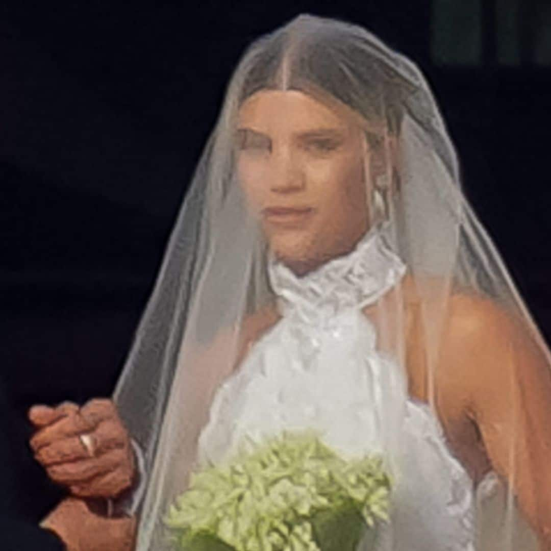 Sofia Richie apuesta por un vestido de novia con el escote que ya llevó Meghan Markle para su boda