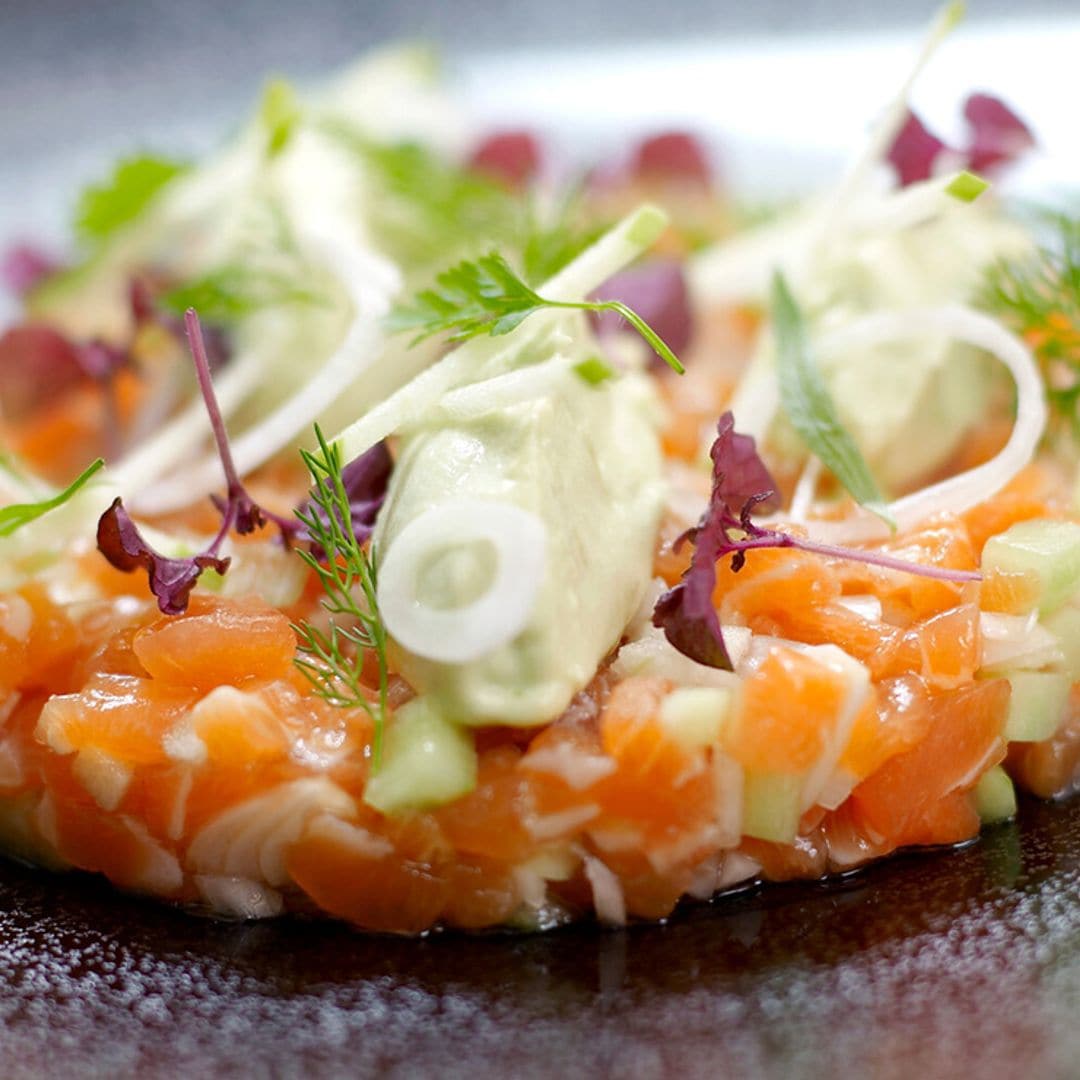 Tartar de salmón con manzana y sorbete