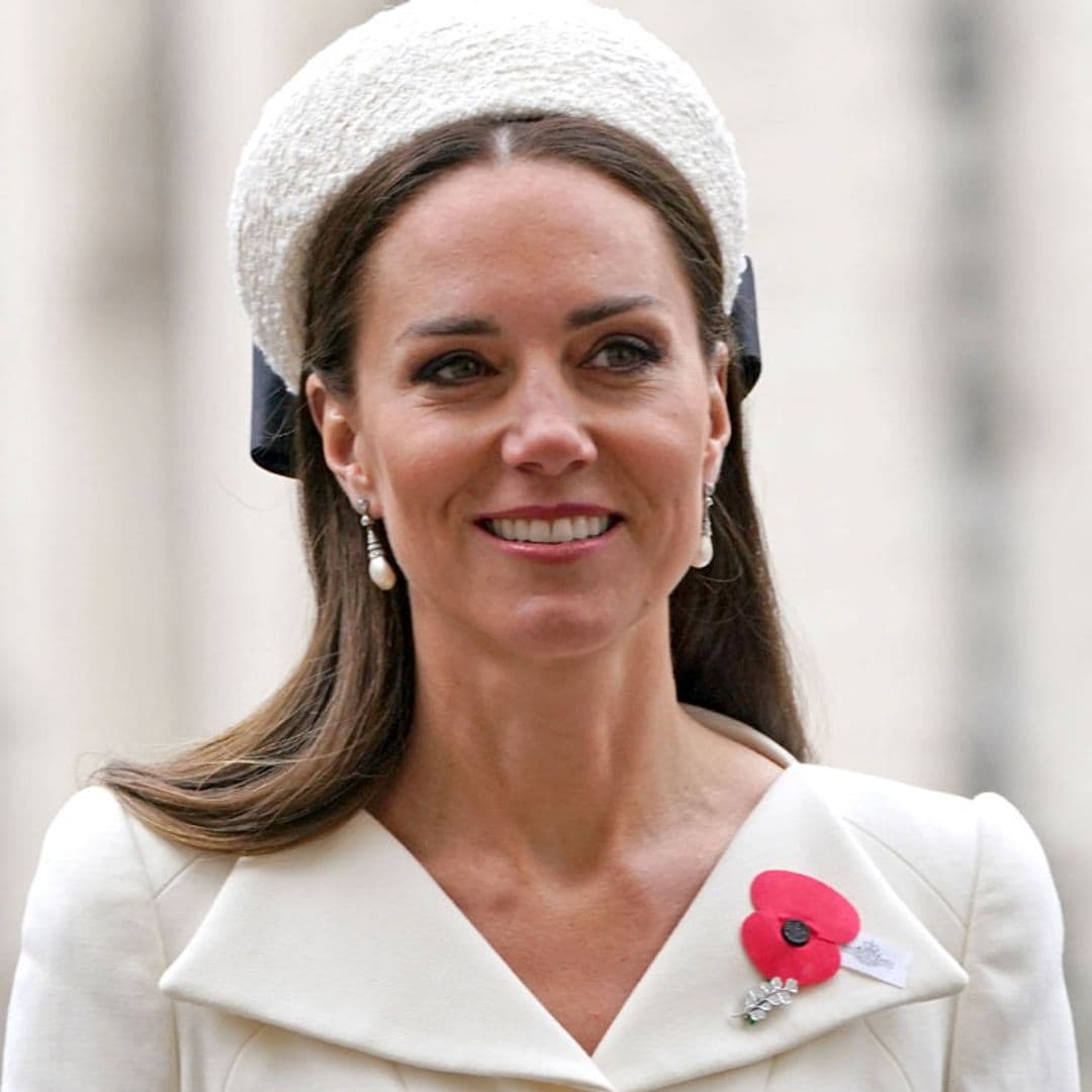 Kate Middleton, solemnidad pura con un tierno guiño a su hija y pendientes de Diana de Gales