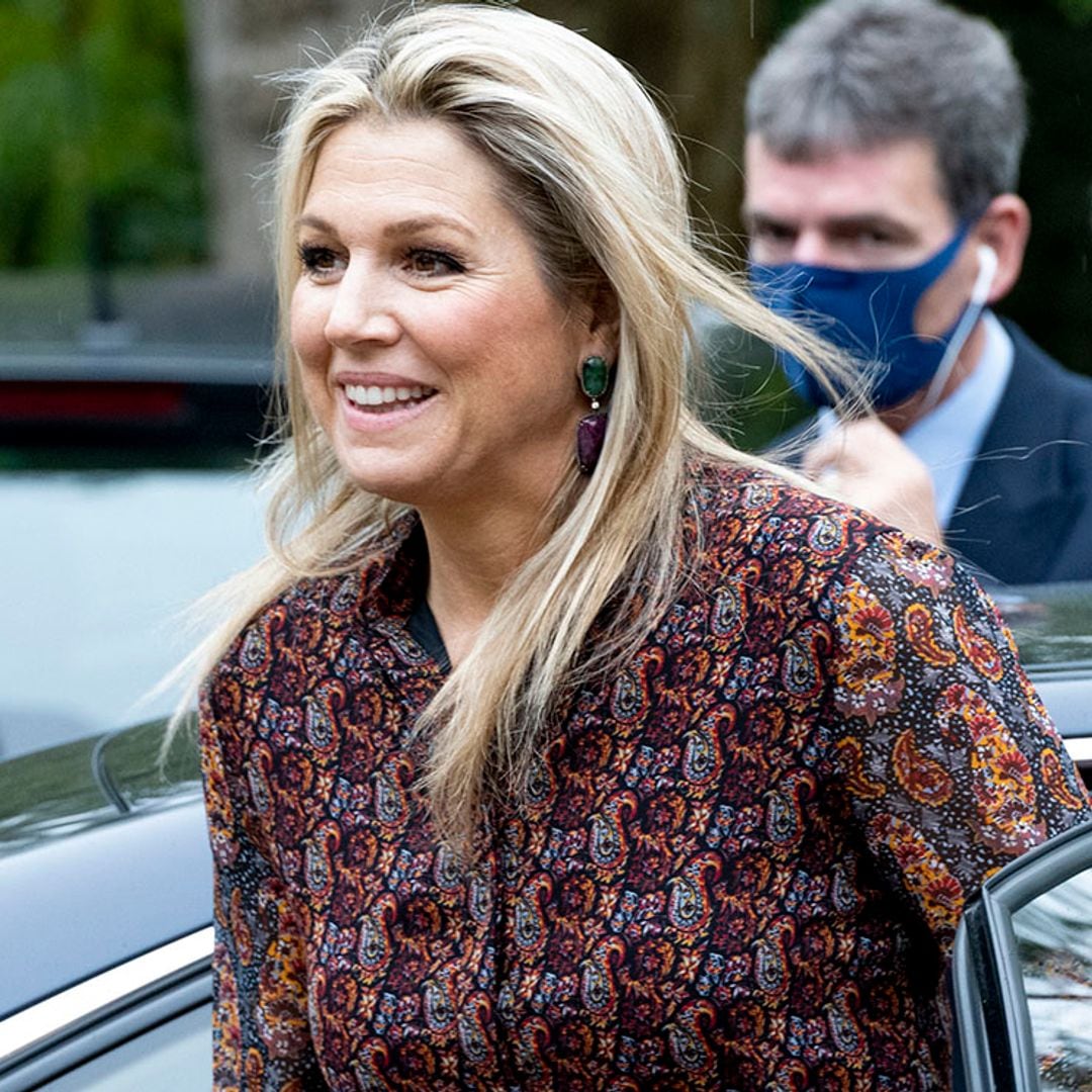 Máxima de Holanda se supera con un vestido de triple estampado