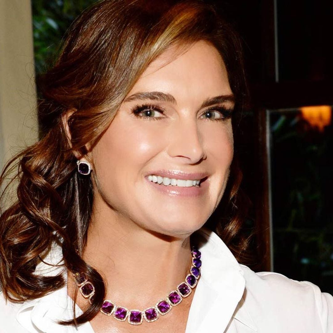 ¡Sorpresa! Brooke Shields es prima lejana del rey Felipe y diseña una colección de joyas inspirada en su parentesco real