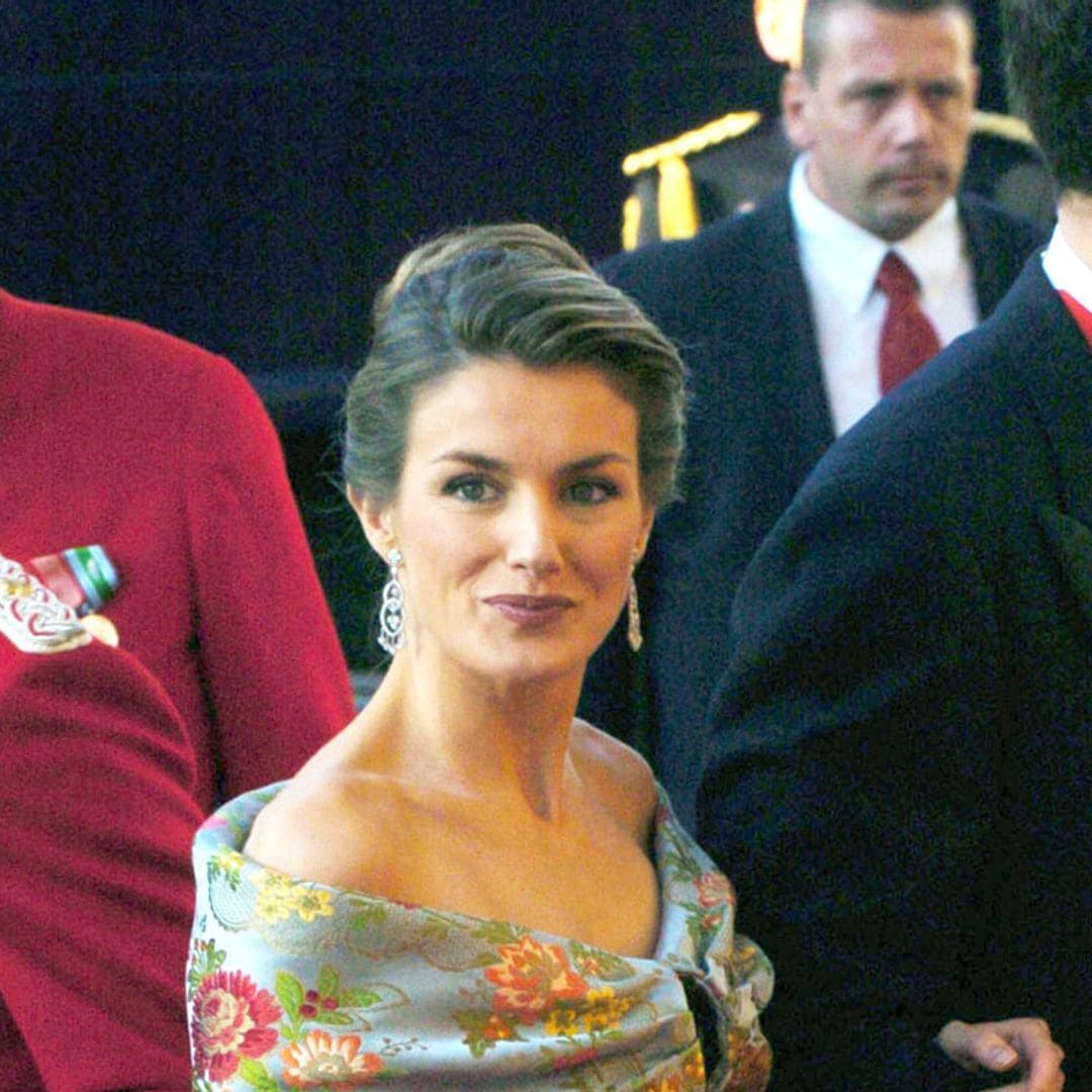 Doña Letizia fascinó con un corsé español en su puesta de largo ante la realeza hace 19 años