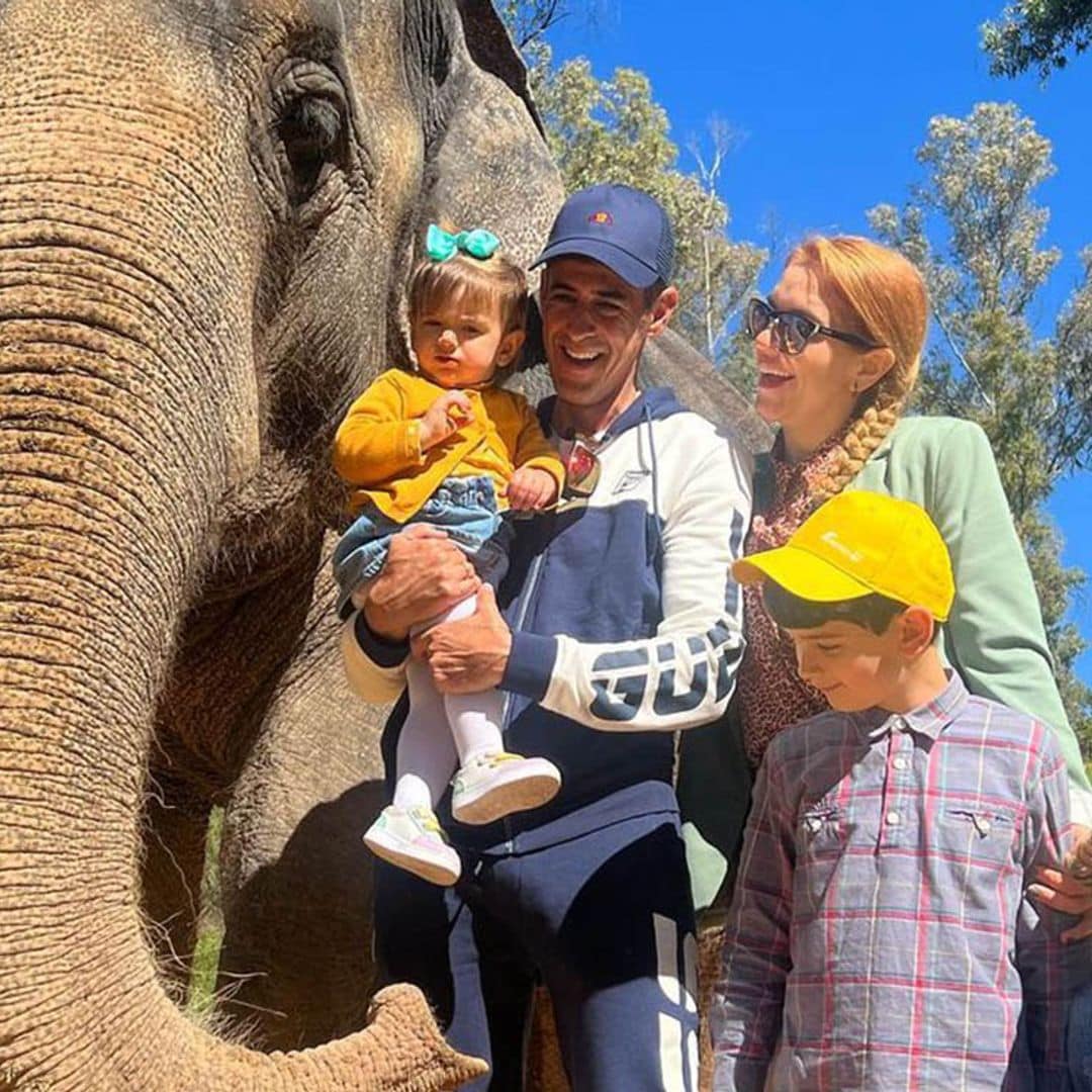 La apasionante visita al zoo de Víctor Janeiro y Beatriz Trapote con sus hijos ¡entre rinocerontes y elefantes!