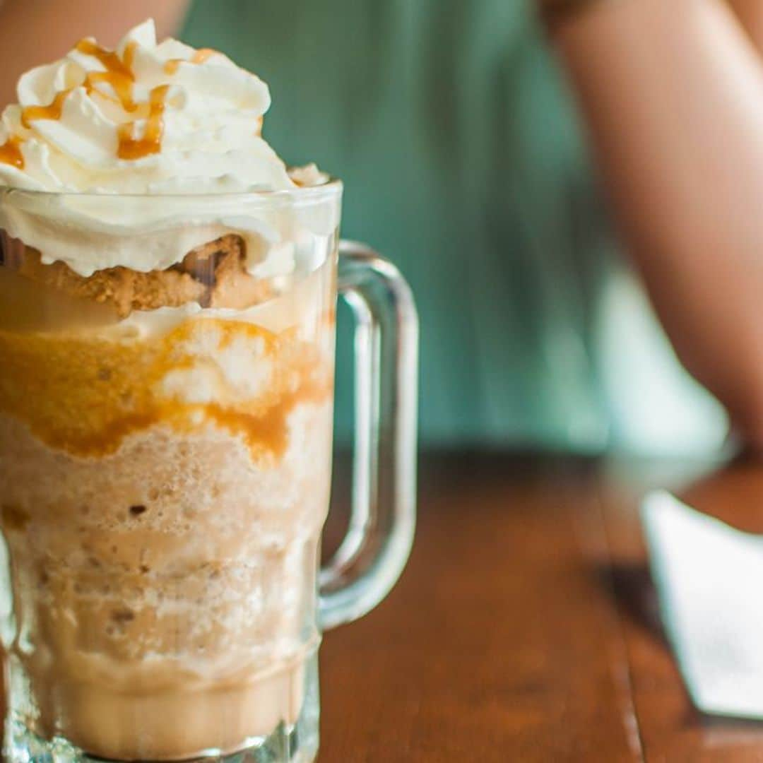 ¡Atención amantes del café! Así se prepara el 'frappé' con sello barista más delicioso