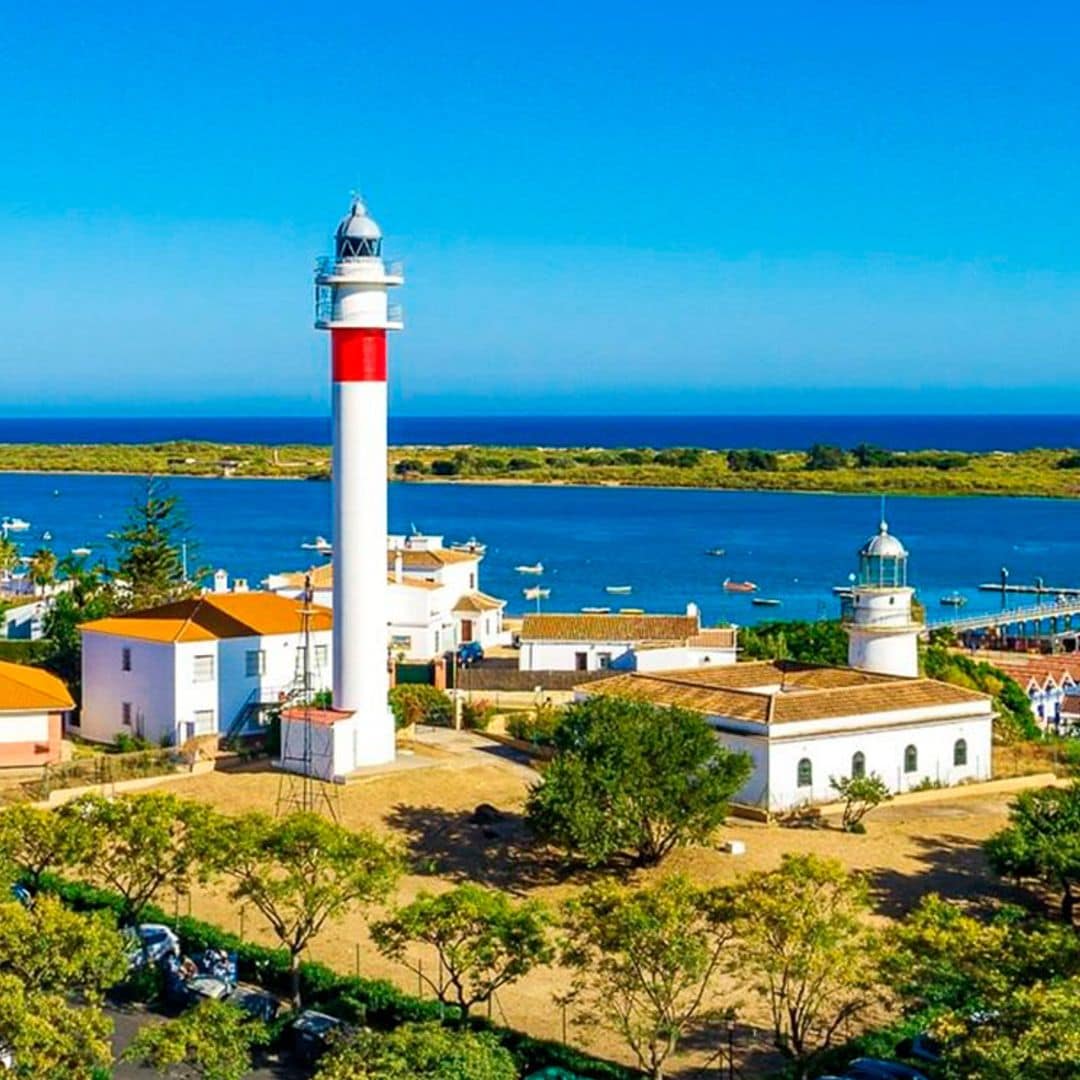 El Rompido, un pueblito blanco de pescadores y la playa más virgen de Huelva