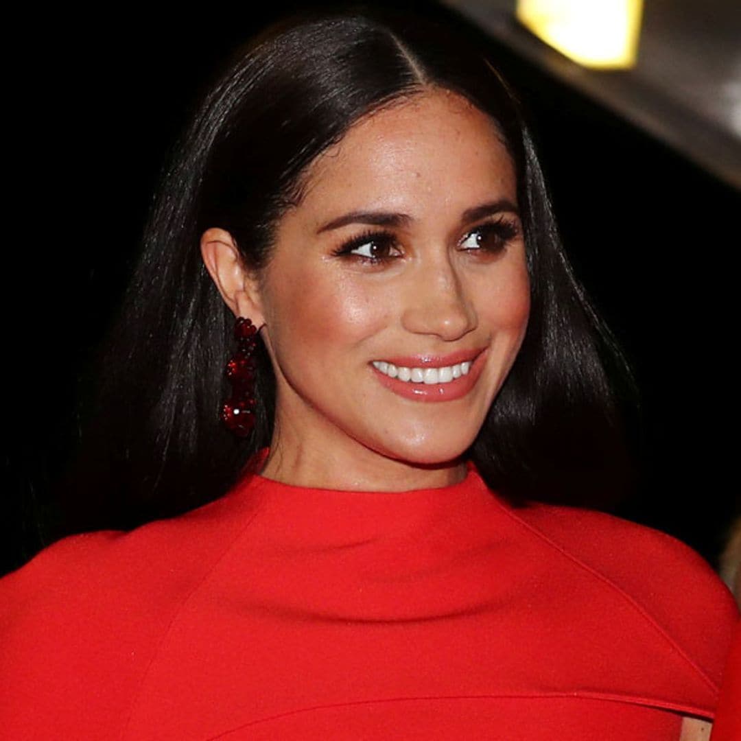 Desmaquíllate al estilo Meghan Markle con estas herramientas y dispositivos