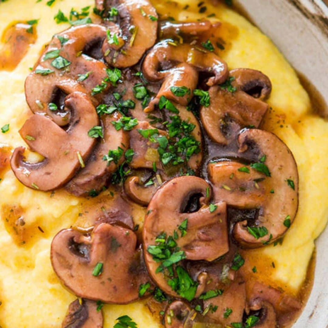 Polenta cremosa con champiñón al vino tinto