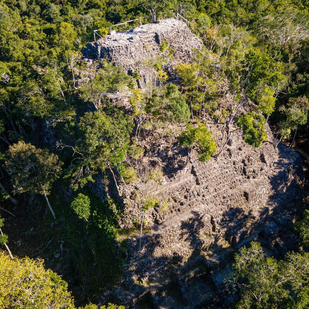 La majestuosa ciudad maya escondida en la selva de Guatemala