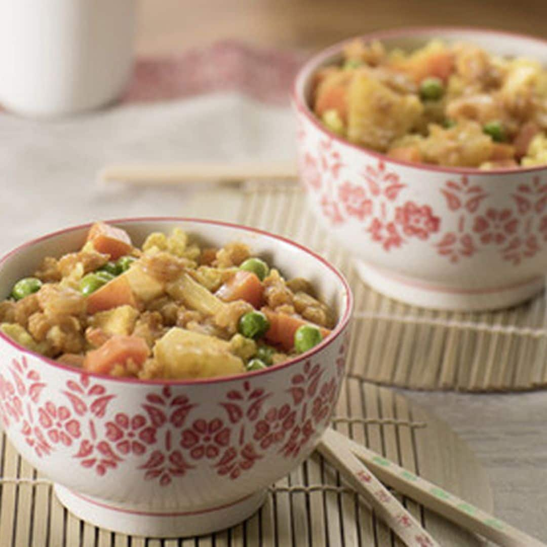 Arroz frito al curry con gambas