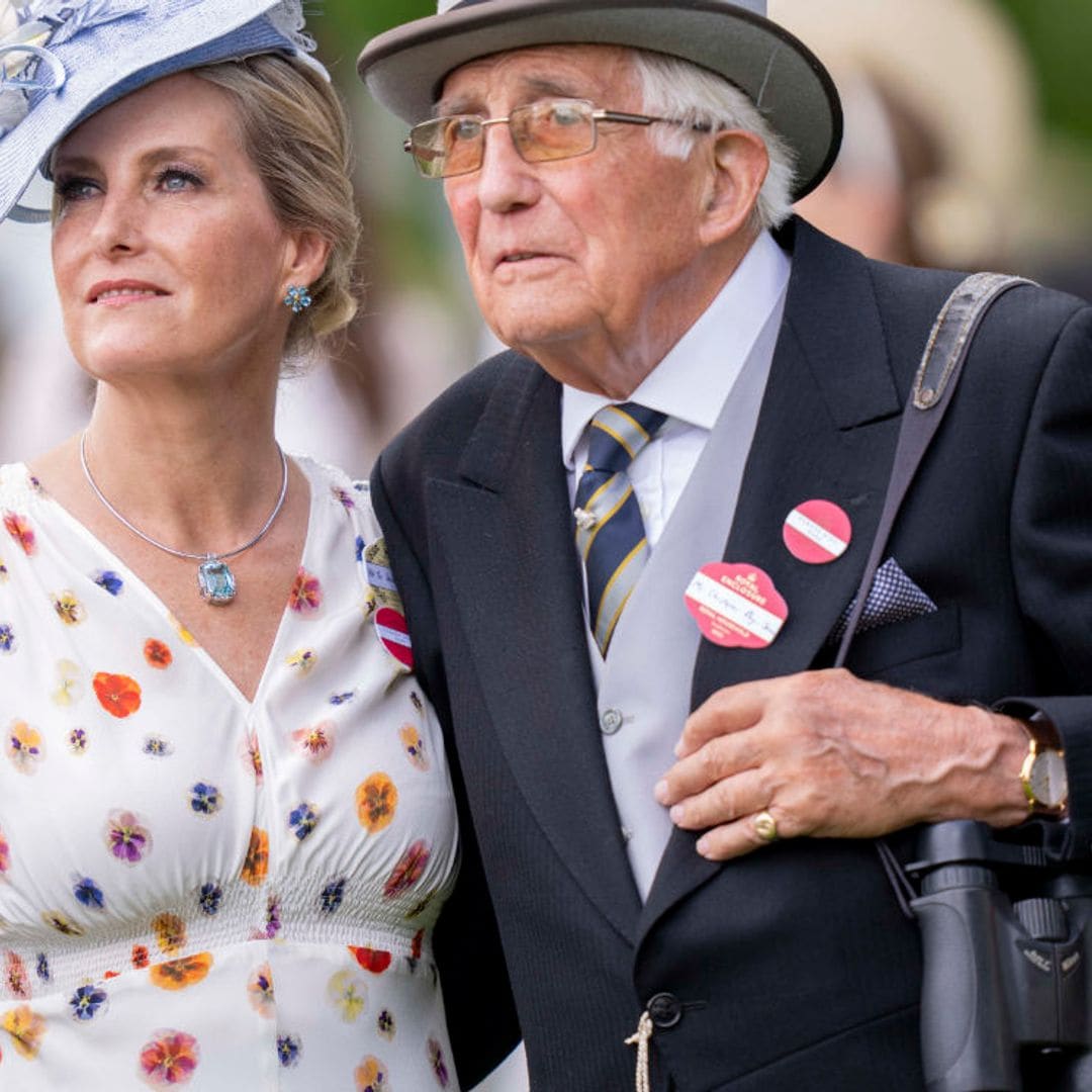 La duquesa de Edimburgo se lleva a su padre, de 92 años, a las carreras de Ascot