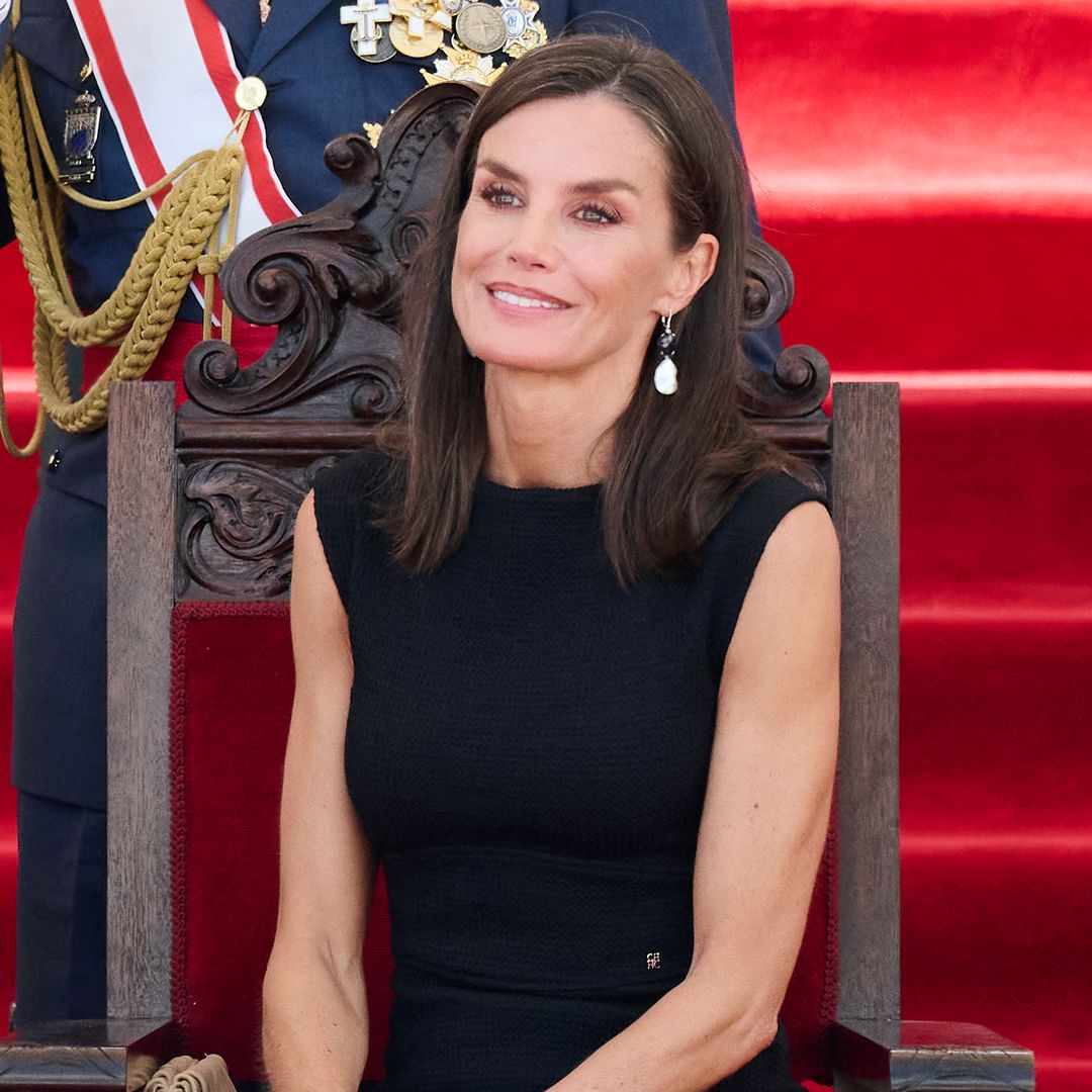 Copia las sandalias de tacón cómodo de la reina Letizia con estos diseños de rebajas