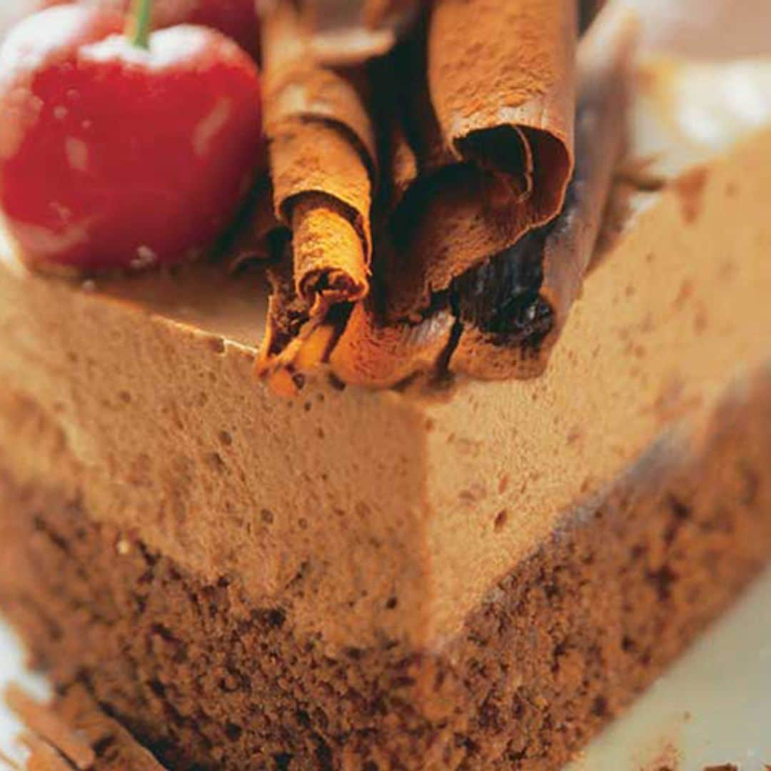 Bizcocho de chocolate con mousse de café